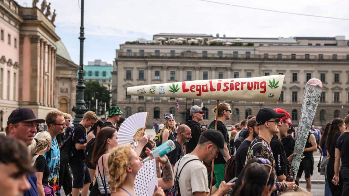 Marijuana; Pot; Weed, Legislation, Christian Democratic Union Germany, Olaf Scholz, Germany