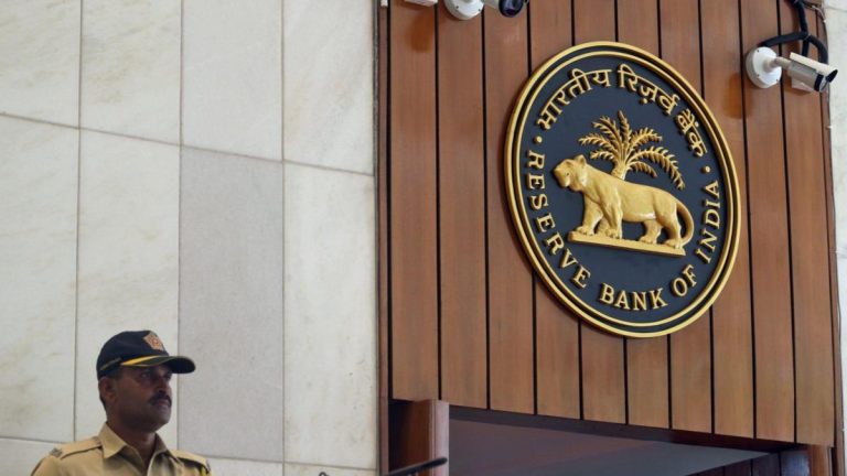 RBI Guv pyytää pankkeja pysymään valppaina riskien kertymisen varalta – Banking & Finance News