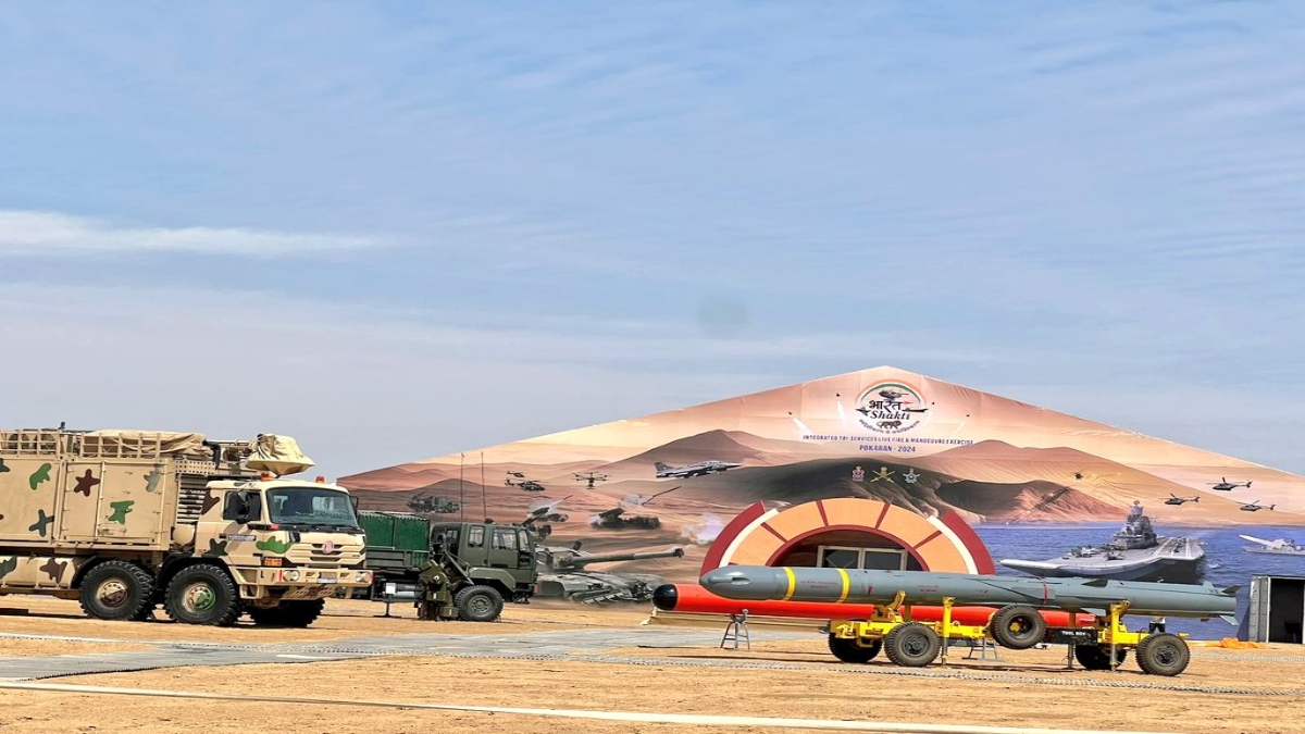Prime Minister Narendra Modi witness ‘Bharat Shakti’, a synergised demonstration of indigenous defence capabilities in the form of a tri-services live fire and manoeuvre exercise, in Rajasthan’s Pokhran on March 12. (Image: X)