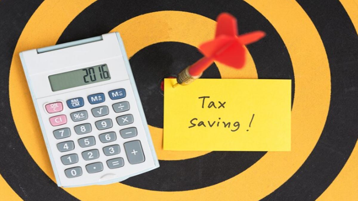 Last minute tax saving tips from income tax experts