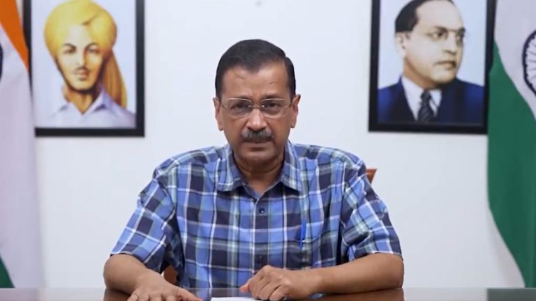 Arvind Kejriwal antautuu Tiharin vankilassa tänään Rajghatin Hanumanin temppelin vierailun jälkeen