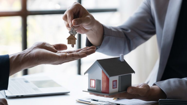 Bajaj Housing Finance hyväksyy listautumisannin;  tuore numero jopa 4 000 miljoonaa rupiaa