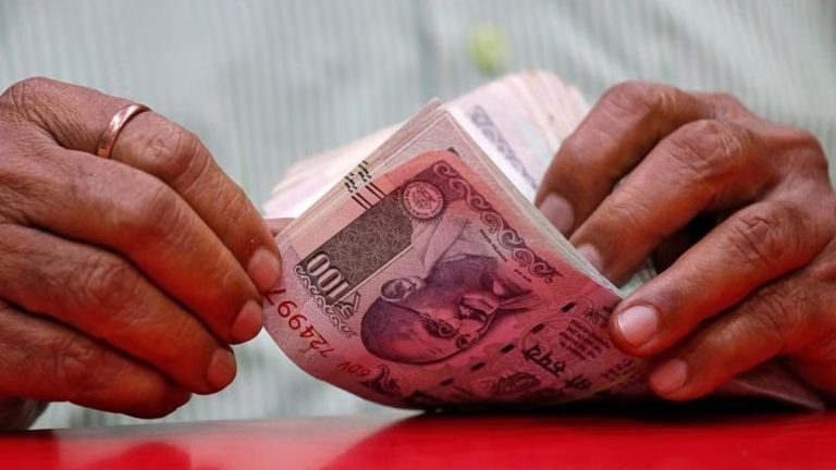 Pankit tarjoavat VRR-huutokaupassa 1,6 biljoonaa rupiaa likviditeetin kiristyessä