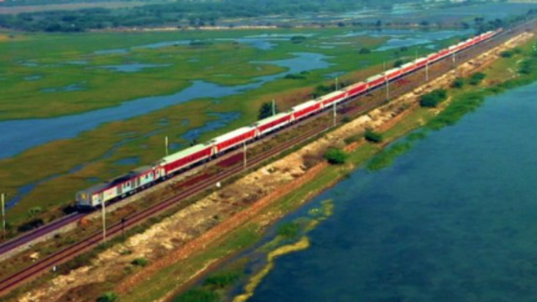 Jahtaa monsuunitaikuutta Indian Railwaysin kanssa – Tarkista luettelo parhaista kauden junareiteistä täältä – Railways News